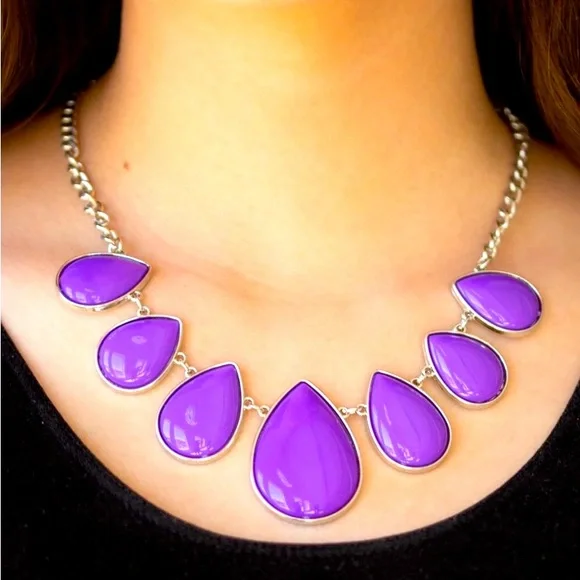 🆕Drop Zone: Purple Necklace and Earrings - Picture 1 of 5